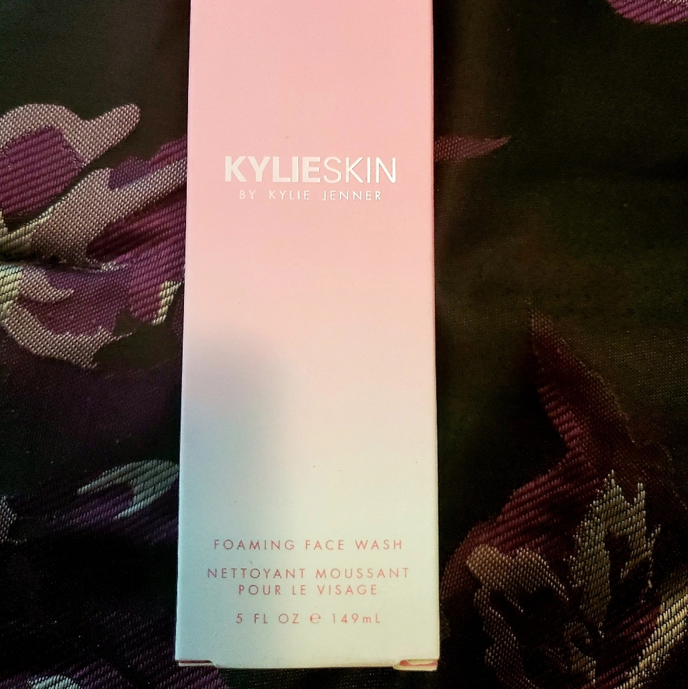 Kylie skin foaming face wash
